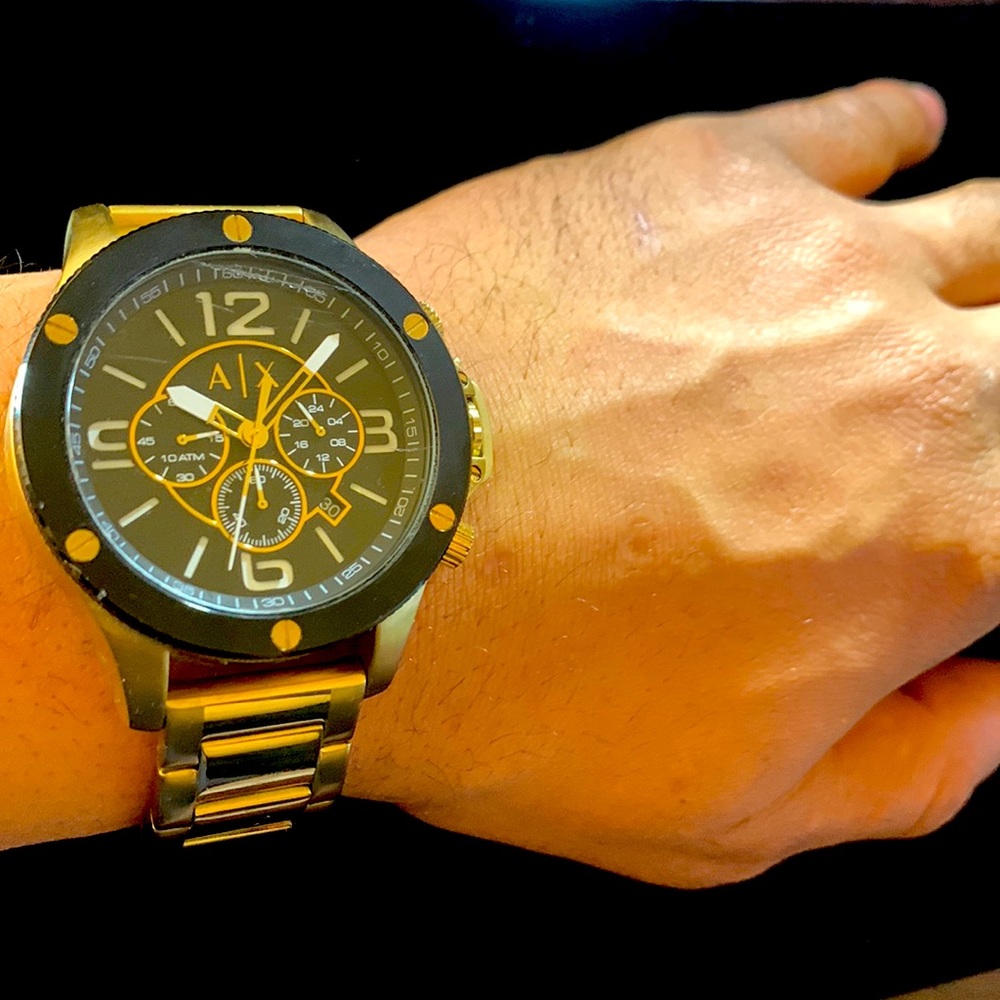 ARMANI EXCHANGE GOLD / black watch very nice and weighted 👍🏽